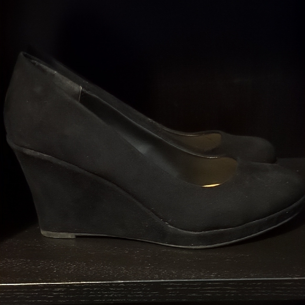 Elegant Black Wedge Heels